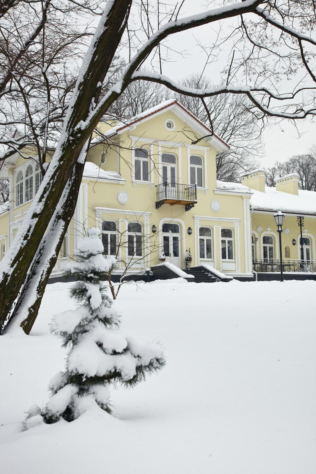 Hotel Dwor Na Wolicy Debica  Esterno foto
