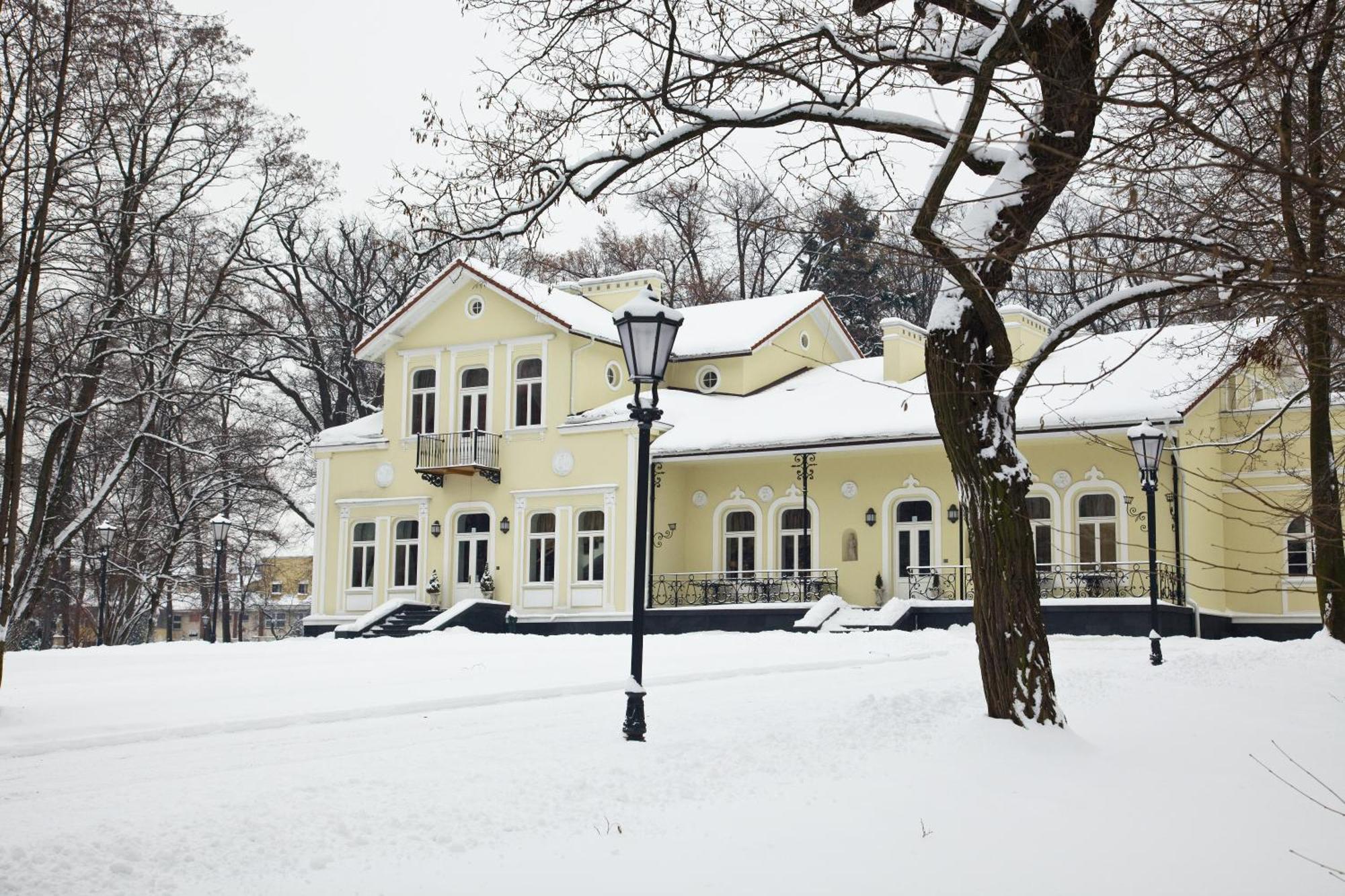 Hotel Dwor Na Wolicy Debica  Esterno foto
