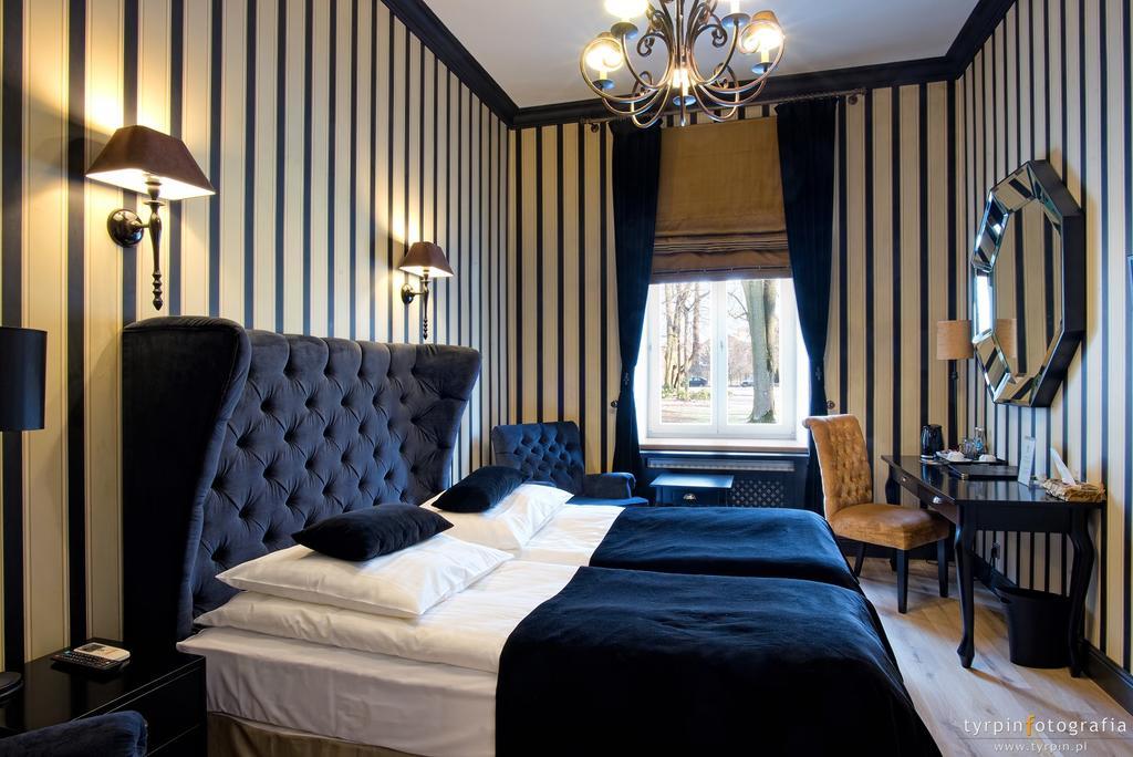 Hotel Dwor Na Wolicy Debica  Esterno foto