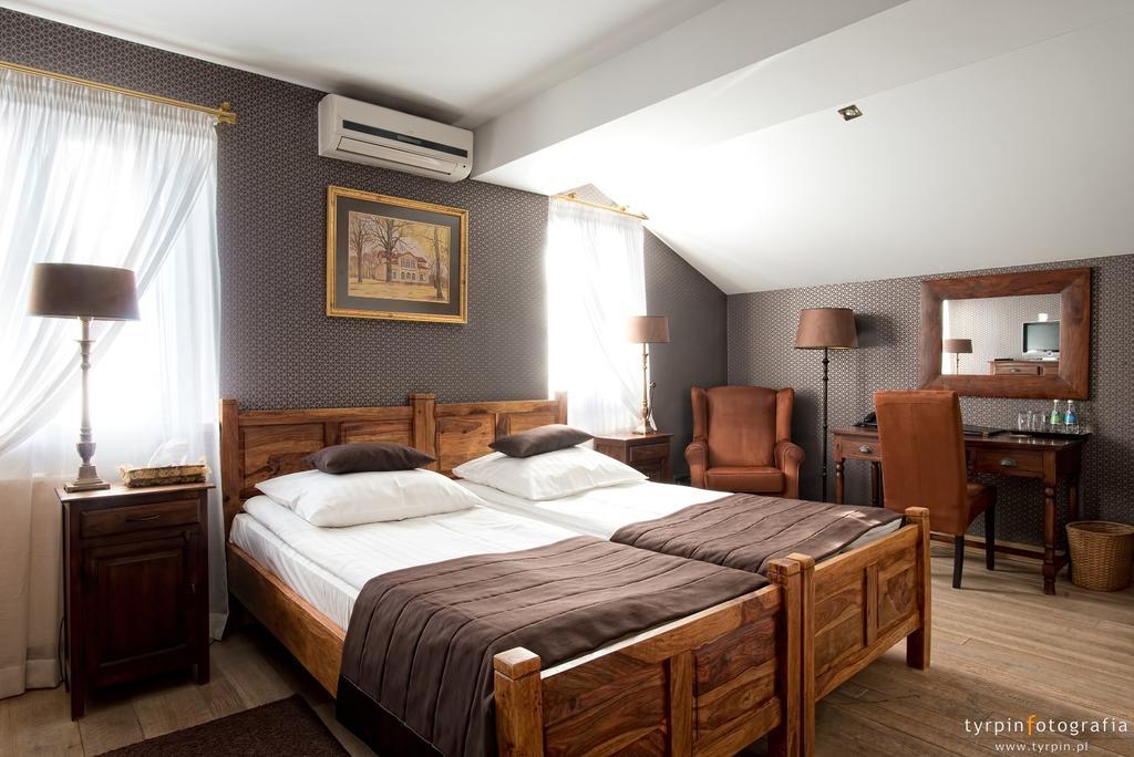 Hotel Dwor Na Wolicy Debica  Esterno foto